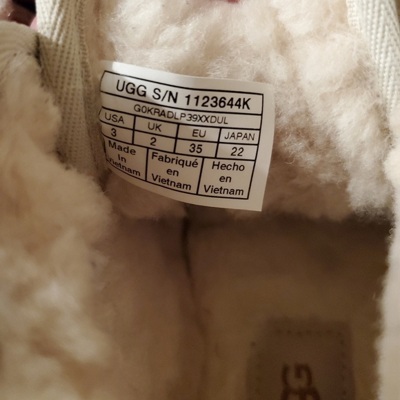 Ugg Neumel sherpa lined bootie EUC - Picture 4 of 5